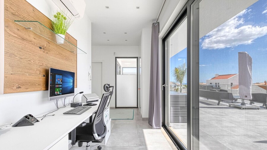 Manatee Modern Luxurious Villa