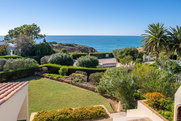 Villa | 5 bedrooms - 7 Club Atl Ntico Fabulous Five Bedroom Villa WI (Lagoa)