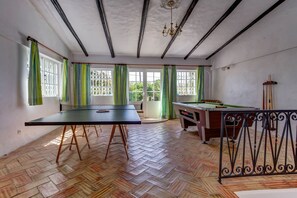 5 bedrooms - Montenegro Superbly Located Family Vila W (Lagoa)