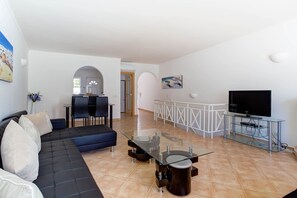 2 bedrooms - Elizabet Modern Apartment in the Heart of the Ci (Lagoa)