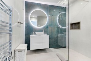 House | 2 bedrooms - Casa Ella - Beautifully Renovated Townhouse Walkin (Lagoa)