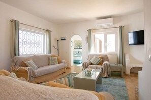 Villa | 3 bedrooms - 61 vdm Superb Villa on Vale do Milho With Heated (Lagoa)