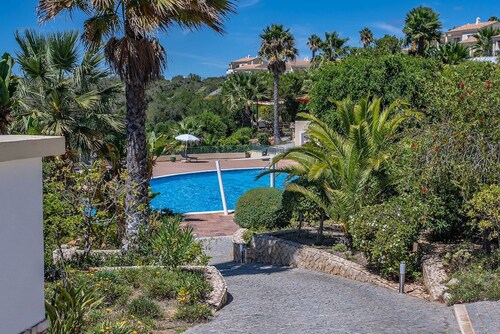 49 Presa da Moura Superbly 2 Bed Townhouse Clos