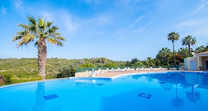 49 Presa da Moura Superbly 2 Bed Townhouse Clos