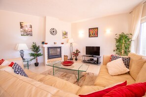 Villa - Casa Alegria This Villa is Perfect for a Family (Lagoa)