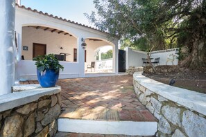 Villa, fumeurs | 4 chambres