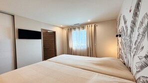 4 slaapkamers, een strijkplank/strijkijzer, internet, beddengoed