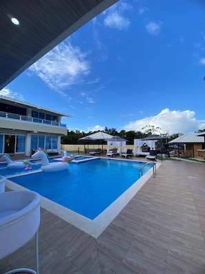 Pool - Hermosa Villa Mi Casita con 8 habitaciones 8 baños 12 cama Yamasa Monte Plata. (Monte Plata)