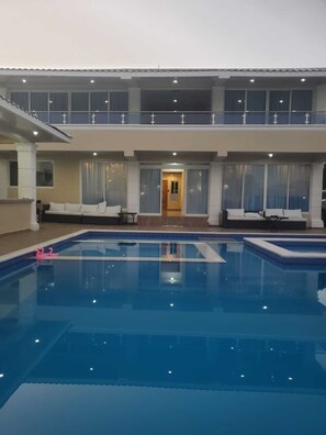 Pool - Hermosa Villa Mi Casita con 8 habitaciones 8 baños 12 cama Yamasa Monte Plata. (Monte Plata)