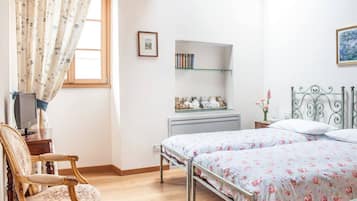 1 slaapkamer, een strijkplank/strijkijzer, wifi, beddengoed