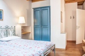 1 bedroom, iron/ironing board, WiFi, bed sheets - Alla Torre del Barbarossa B&B Foresteria (Mandello del Lario)