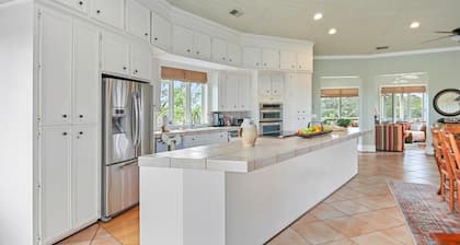 Paradise Found- Stunning Ocean views + Unique Home