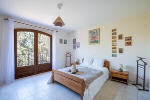 5 bedrooms, iron/ironing board, free WiFi, bed sheets