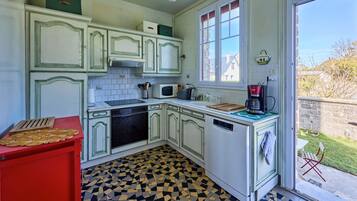 Fridge, microwave, oven, dishwasher