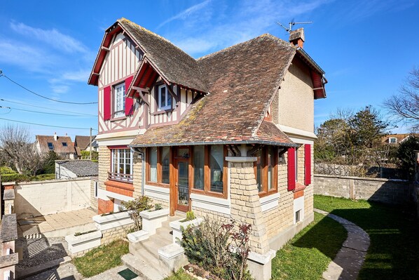 Exterior - Villa Les Mouettes - A 50 m de la plage (Bernières-sur-Mer)
