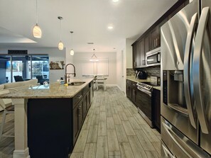 Micro-ondes, four, plaque de cuisson, lave-vaisselle