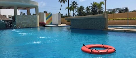 2 outdoor pools