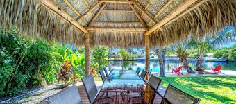 Heated Pool! Waterfront+Tiki Hut! Close To Beach!