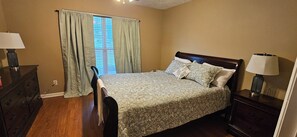 3 chambres, fer et planche à repasser, Wi-Fi, draps fournis