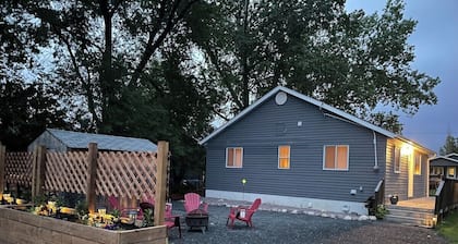 Stylish South Beach Cottage –Netflix, Barbeque, WiFi & Outdoor Fire Pit
