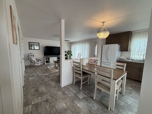 Interior - Stylish South Beach Cottage –Netflix, Barbeque, WiFi & Outdoor Fire Pit (Gimli)