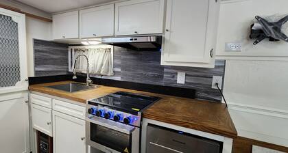 Charming Tiny Home in beautiful downtown Cave Creek