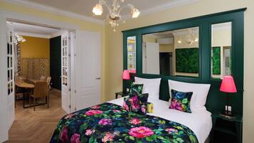 Suite | Pengeskab på værelset, individuelt design, skrivebord, gratis Wi-Fi