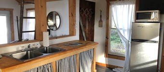 Hannah's Creek Farm Cottage