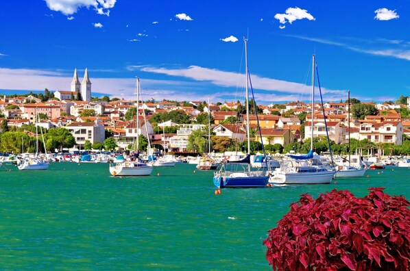 Apartamento, 2 quartos, varanda, vista para o jardim | Marina