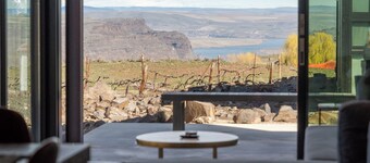 Cozy 1-bed condo at Cave B Winery with WiFi, AC & 10 mins to Gorge Ampitheatre