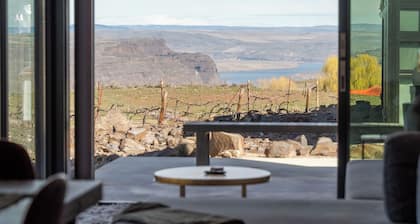 Cozy 1-bed condo at Cave B Winery with WiFi, AC & 10 mins to Gorge Ampitheatre