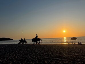 Liegestühle, Strandtücher
