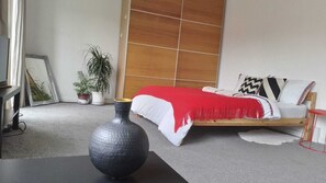 4 habitaciones, tabla de planchar con plancha, wifi y ropa de cama 