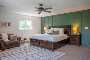 4 bedrooms, iron/ironing board, WiFi, bed sheets - The Tudor at Willow Creek - Spacious 4-bedroom house in Little Falls (Little Falls)