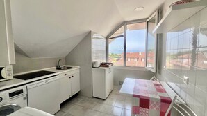 Coffee/tea maker, fridge, microwave, toaster