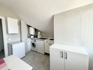 Fridge, microwave, coffee/tea maker, toaster