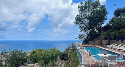 Pool, Garden & View, 4 km from Tropea