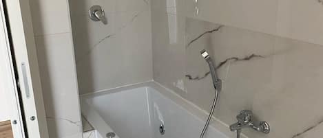 Jetted bath, hair dryer, bidet, towels