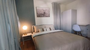 2 bedrooms, desk, iron/ironing board, free WiFi