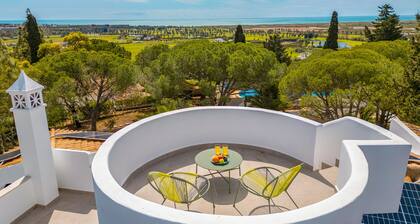 House w/ private pool & sea view