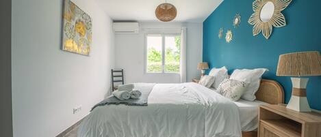 3 Schlafzimmer, Schreibtisch, Bügeleisen/Bügelbrett, Reisekinderbett