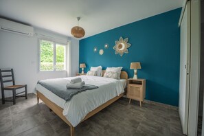 3 bedrooms, desk, iron/ironing board, travel cot