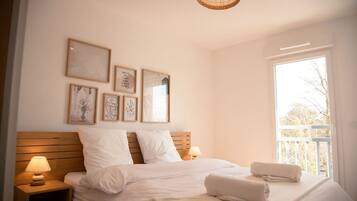 2 bedrooms, desk, iron/ironing board, travel crib