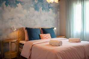 5 habitaciones, escritorio y tabla de planchar con plancha 