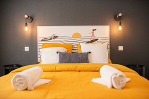 5 habitaciones, escritorio y tabla de planchar con plancha 