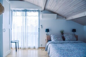 3 bedrooms, desk, iron/ironing board, WiFi