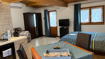 1 bedroom, iron/ironing board, WiFi, bed sheets