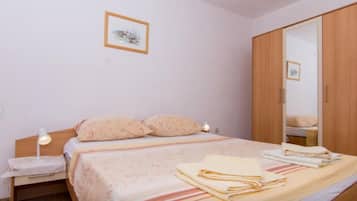 1 habitación, tabla de planchar con plancha, wifi y ropa de cama