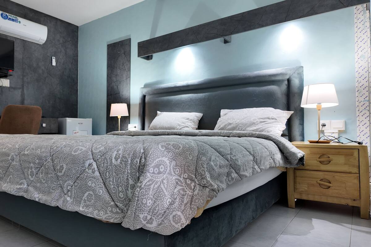 Phòng tiện nghi đơn giản | Bộ đồ giường cao cấp, minibar, két bảo mật tại phòng