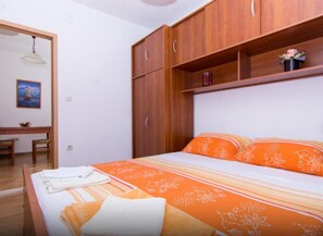 1 bedroom, iron/ironing board, WiFi, bed sheets